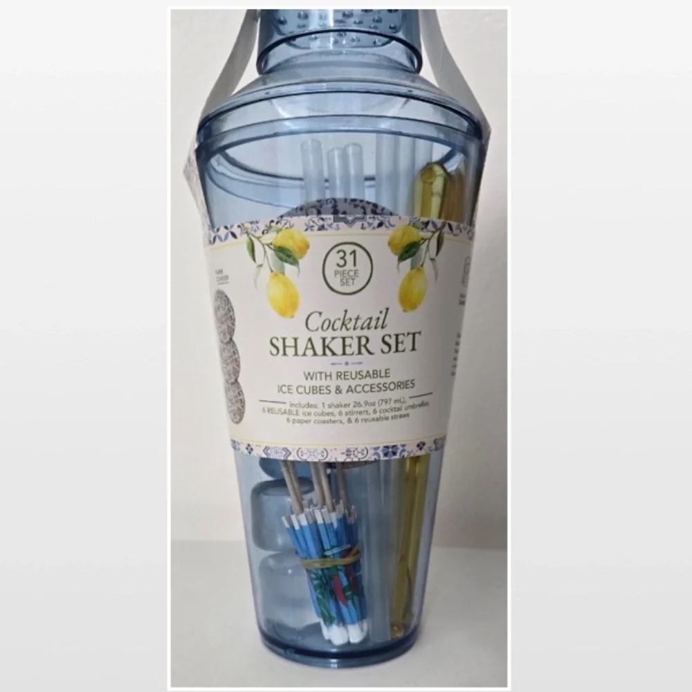 New Cocktail Shaker Set Reusable Ice Cubes Blue Plastic 31 Pieces NWT